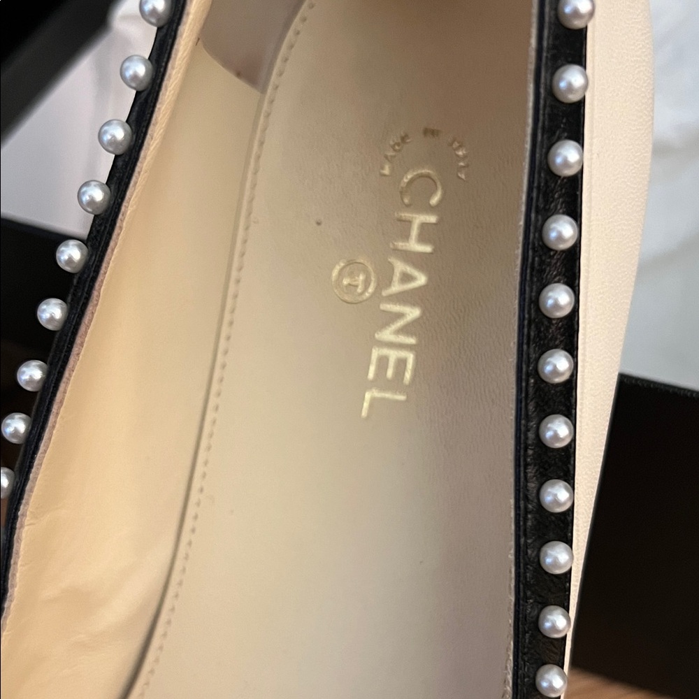 CHANEL Pearl Black Cream Lambskin CC Ballet Cap toe Flats 2016 - Picture 3 of 16